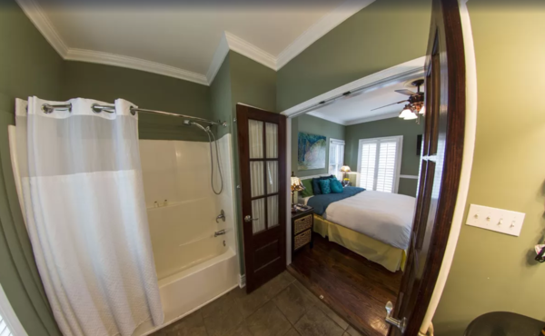 Sandy-Guest Cottage w/ Single King Bed, Sofabed, & Full Kitchen Photo 3